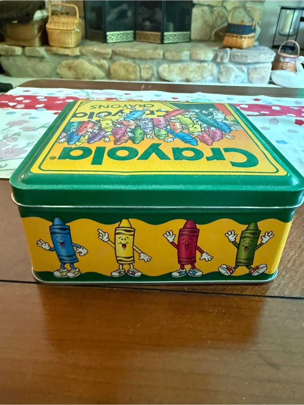 Crayola Classic Collectible Tin with Assorted Crayons